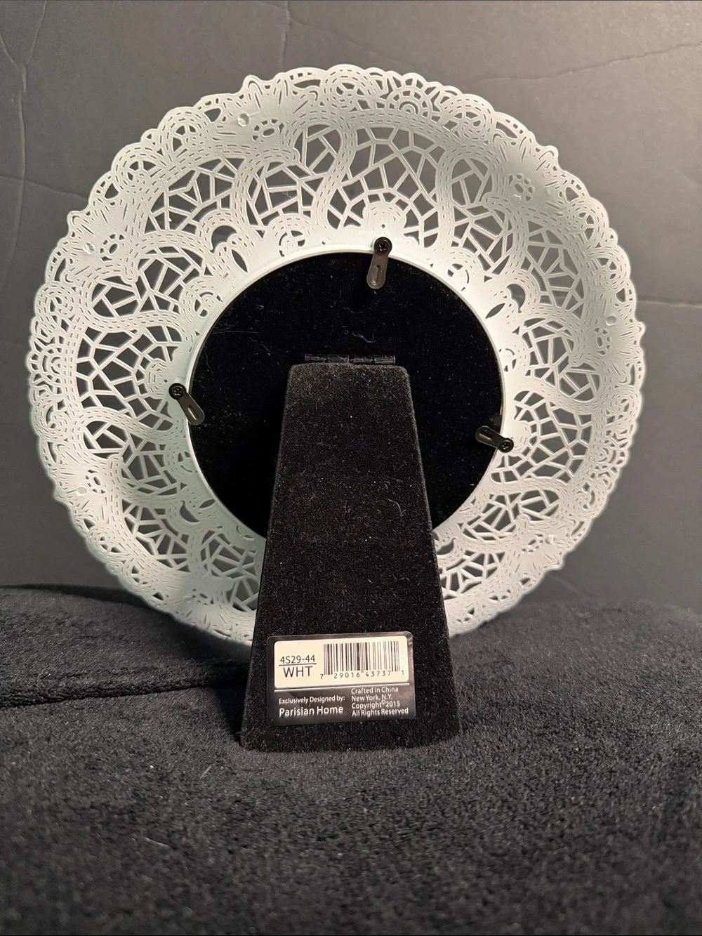 BNWT PARISIAN HOME 8” ROUND WHITE METAL LACE DESIGN PICTURE FRAME 4 x 4 OPENING